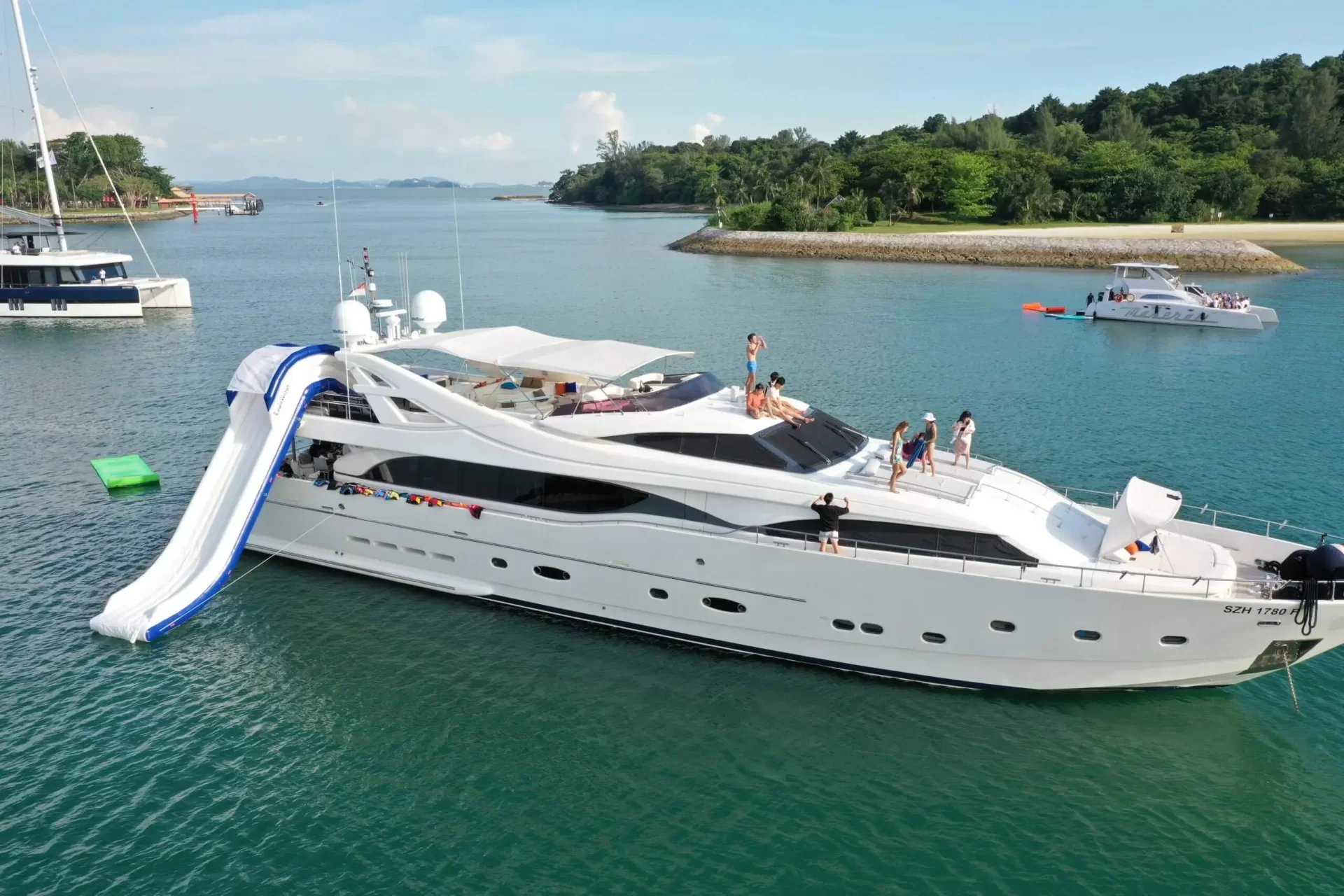 how to rent a yacht in singapore