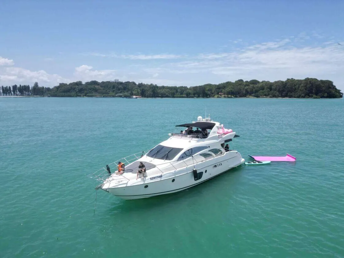 how much to rent a yacht in singapore