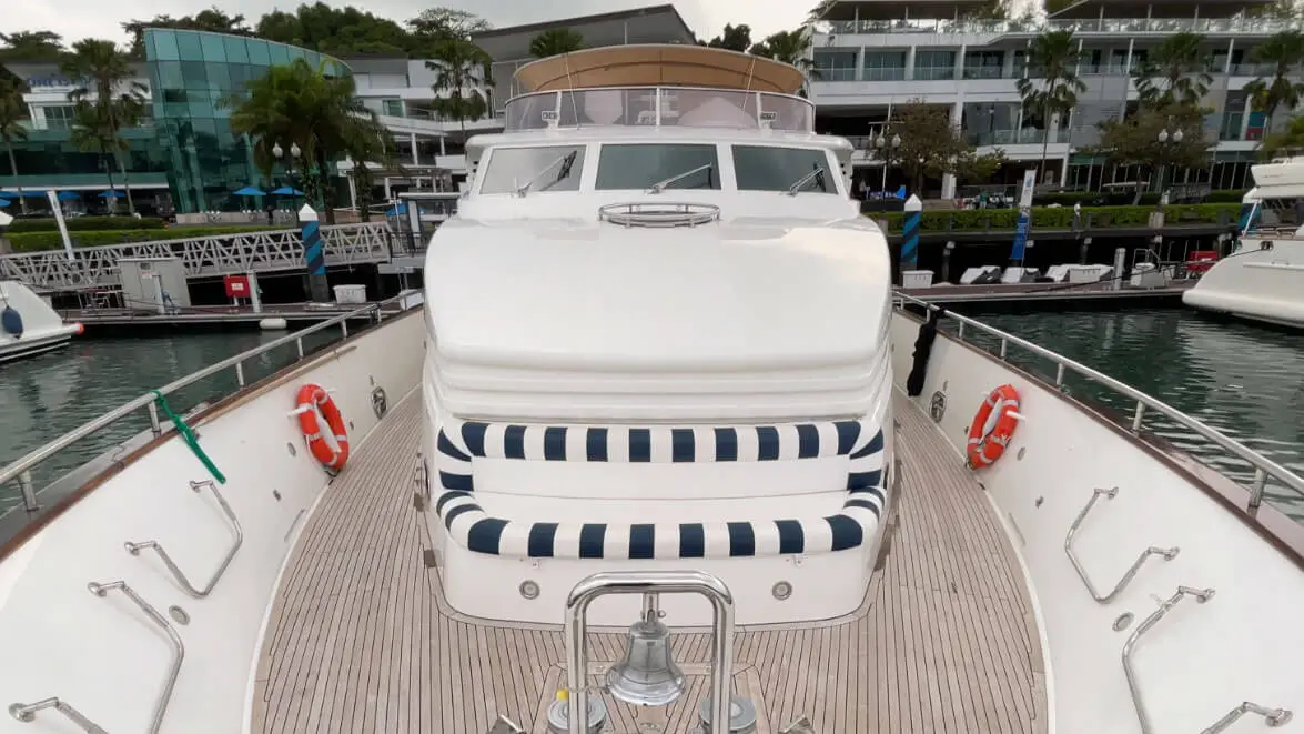how to rent a yacht in singapore